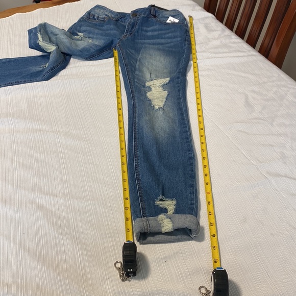 Refuge Boyfriend Distressed Jeans NWT - Picture 12 of 16